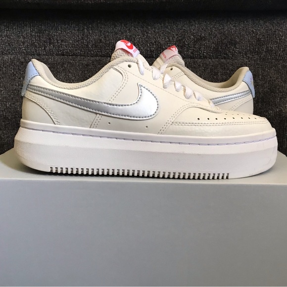 Nike Air Force 1 Court Vision size 8.5W - Picture 2 of 7